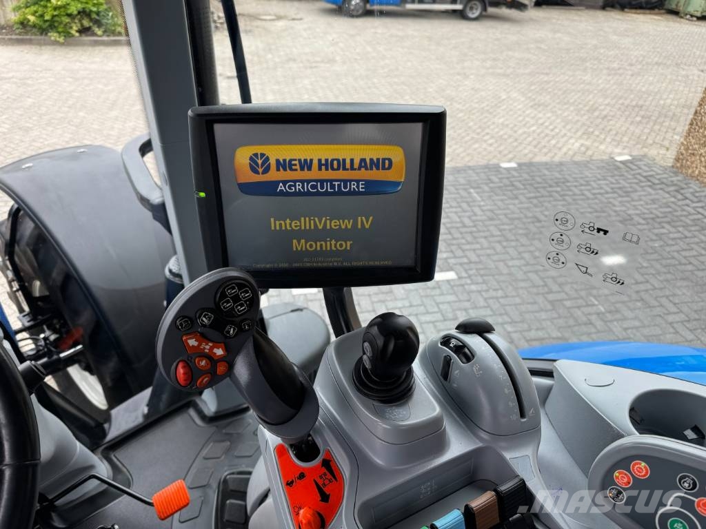 New Holland T7.260AC, frontlinkage, airbrakes, 50k, 2022!! الجرارات
