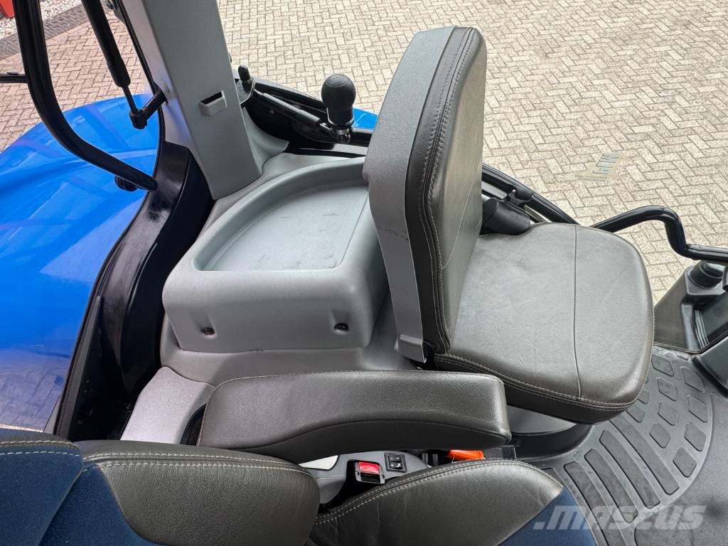New Holland T7.260AC, frontlinkage, airbrakes, 50k, 2022!! الجرارات