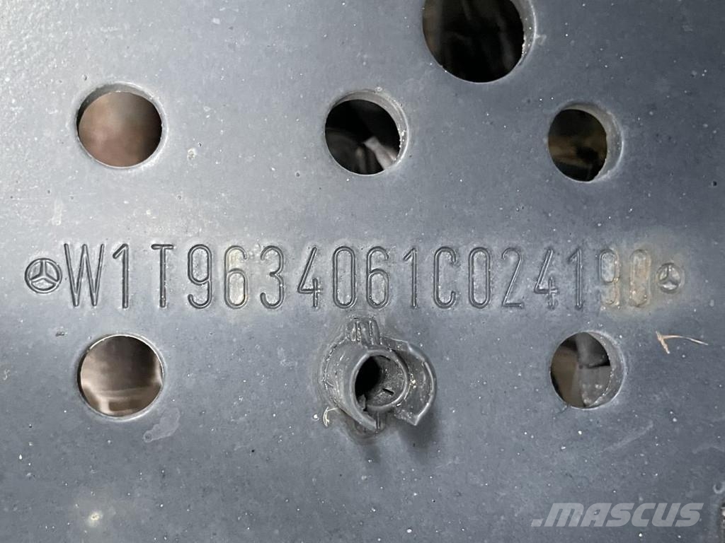 Mercedes-Benz ACTROS 1845 Gigaspace - MEGA | Retarder | Mirrorca 中古トラクターヘッド | トレーラーヘッド