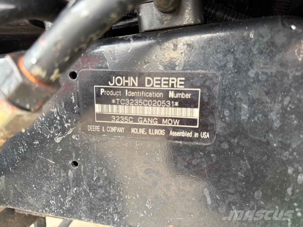 John Deere 3235 C ماكينات جز العشب