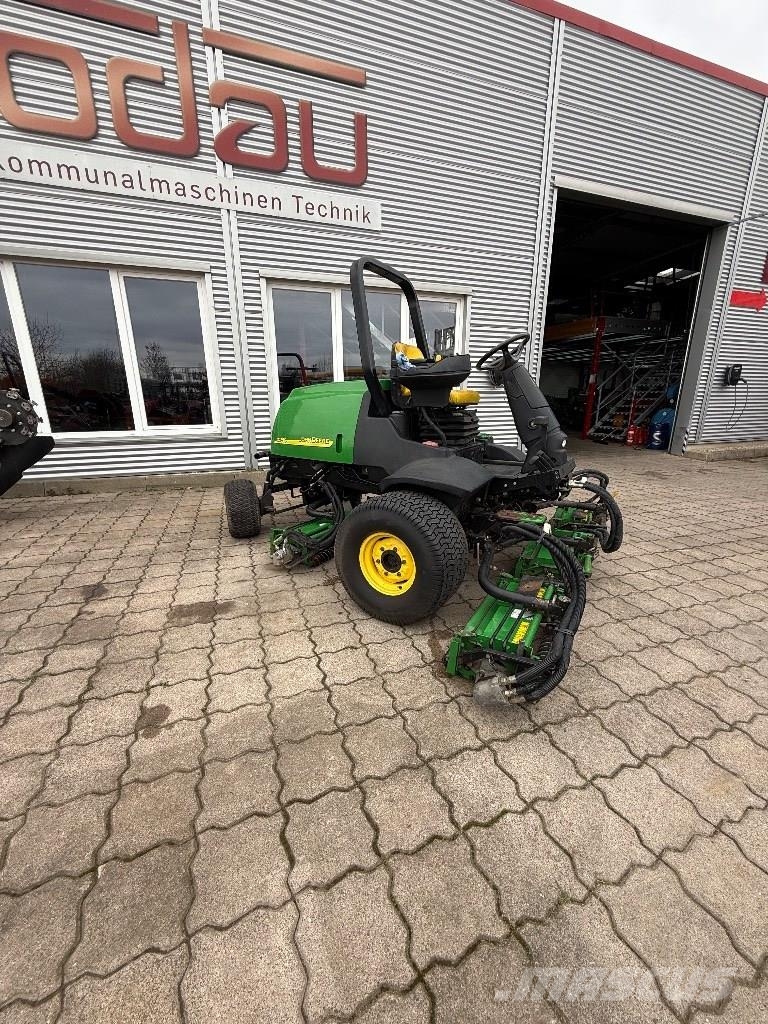 John Deere 3235 C ماكينات جز العشب