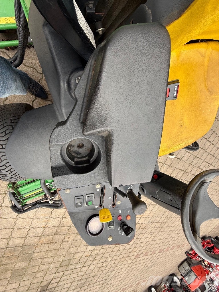 John Deere 3235 C ماكينات جز العشب