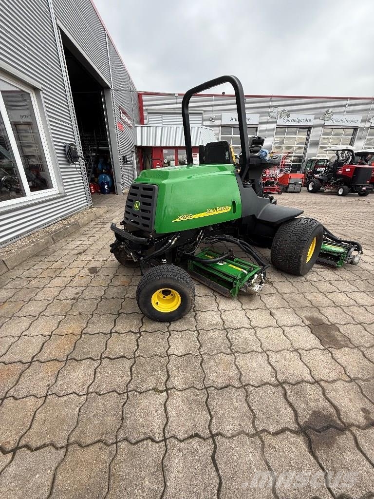 John Deere 3235 C ماكينات جز العشب