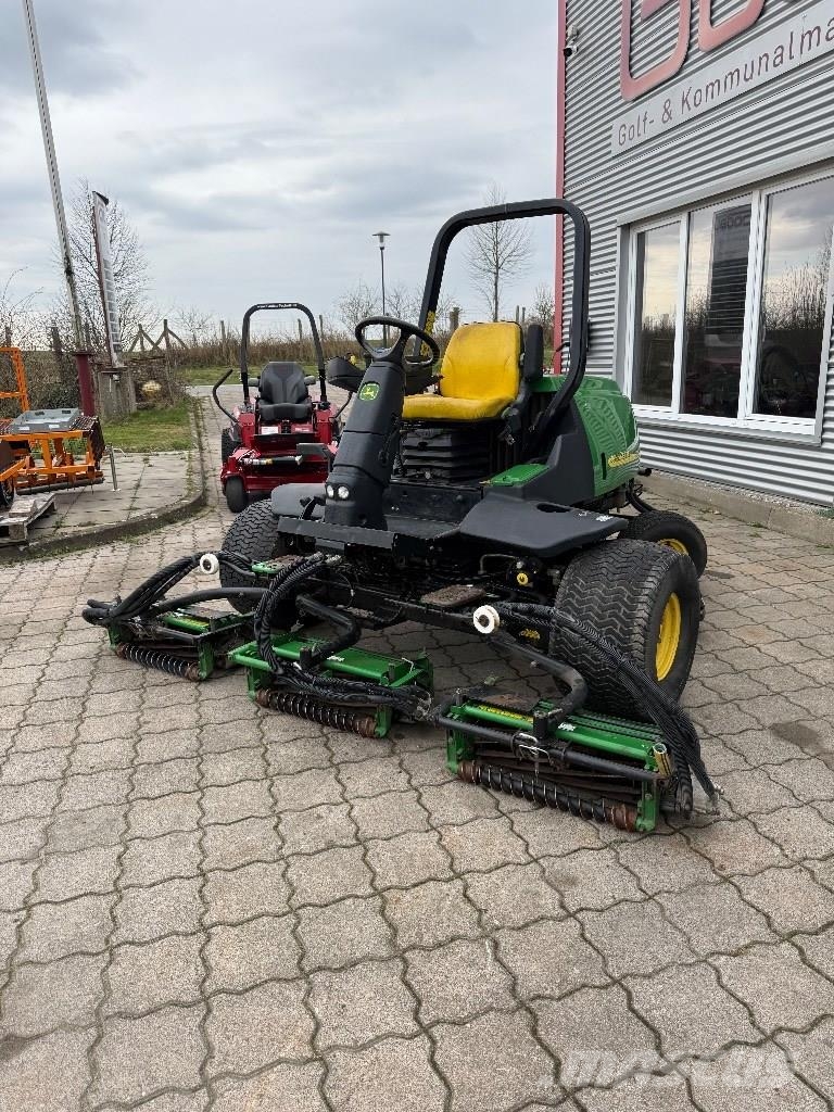 John Deere 3235 C ماكينات جز العشب