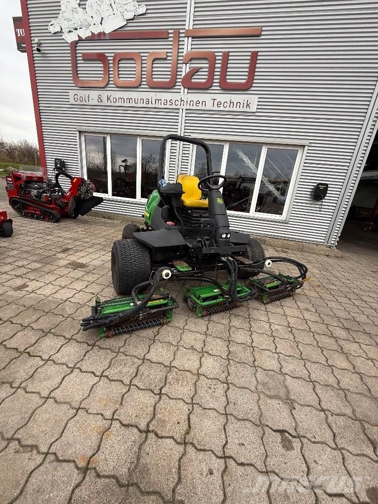 John Deere 3235 C ماكينات جز العشب