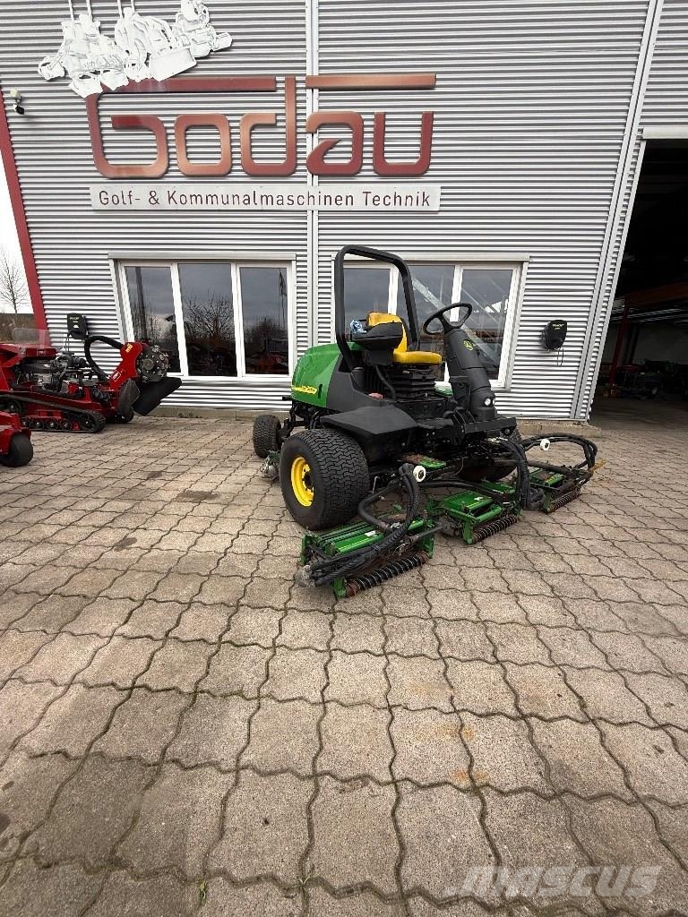 John Deere 3235 C ماكينات جز العشب