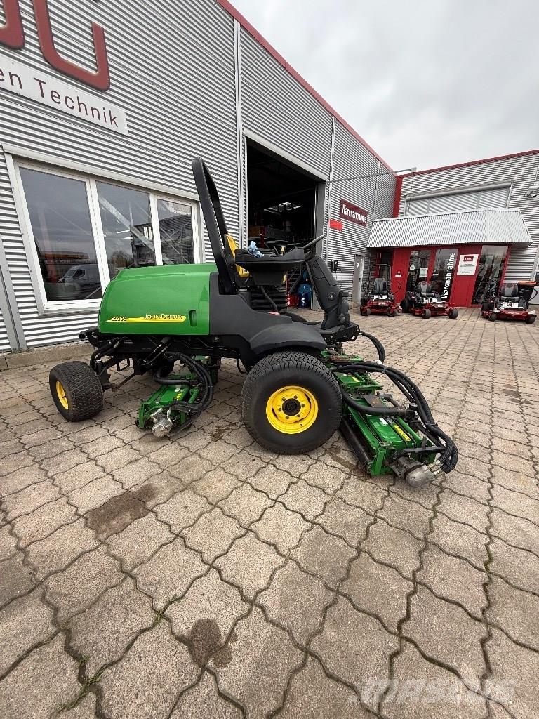 John Deere 3235 C ماكينات جز العشب