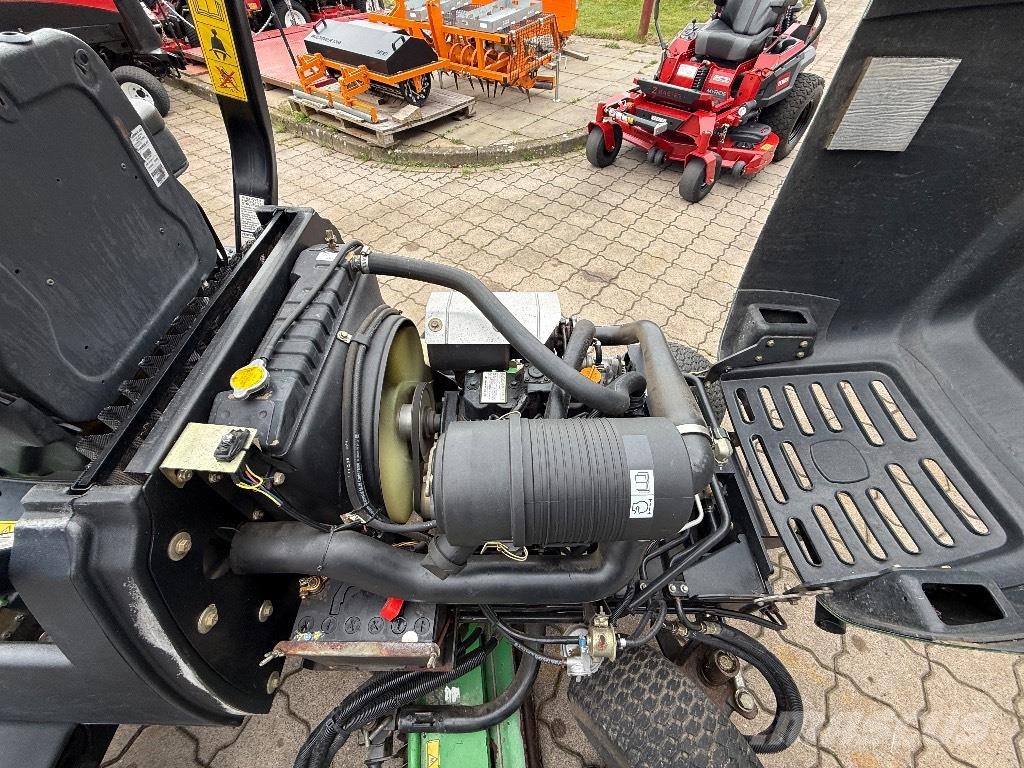 John Deere 3235 C ماكينات جز العشب