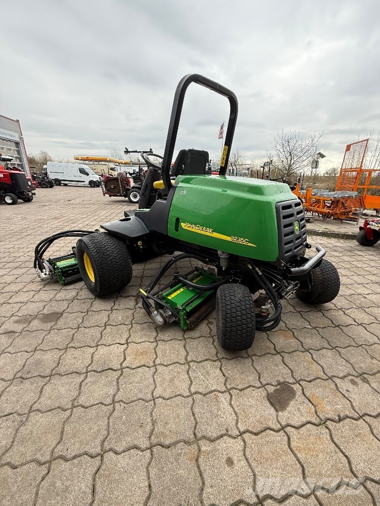 John Deere 3235 C ماكينات جز العشب
