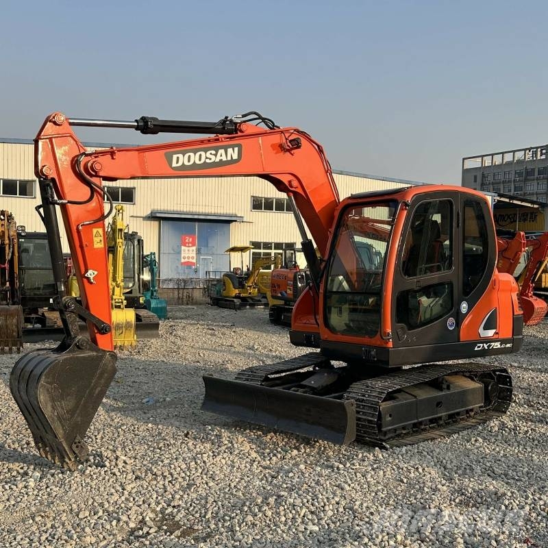 Doosan DX 75-9 C 小型挖土機/掘鑿機<7t(小型挖掘機)