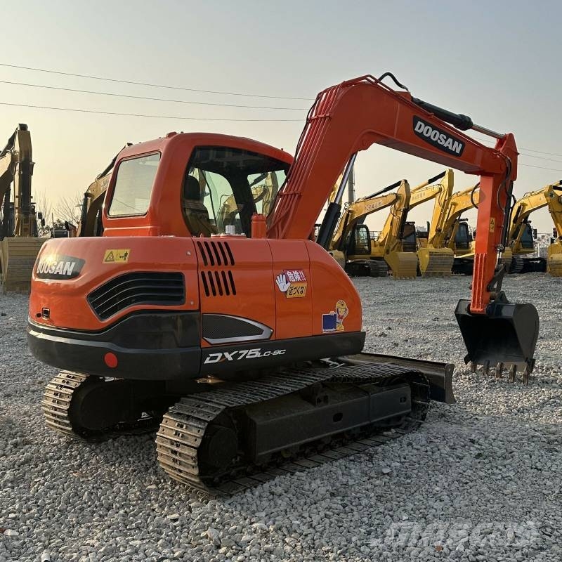 Doosan DX 75-9 C 小型挖土機/掘鑿機<7t(小型挖掘機)