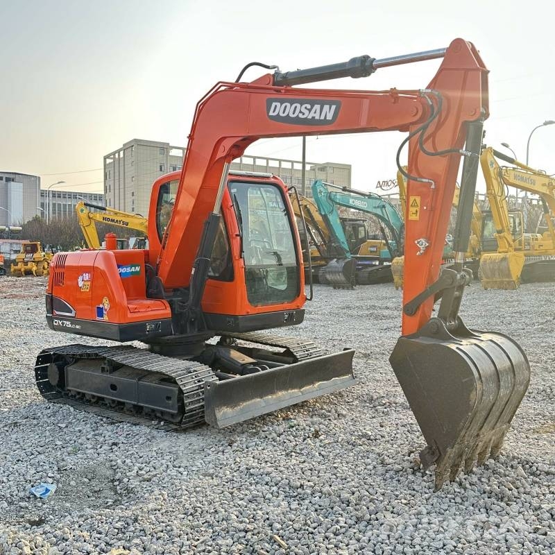 Doosan DX 75-9 C 小型挖土機/掘鑿機<7t(小型挖掘機)