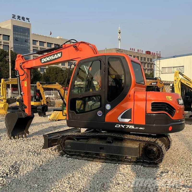 Doosan DX 75-9 C 小型挖土機/掘鑿機<7t(小型挖掘機)