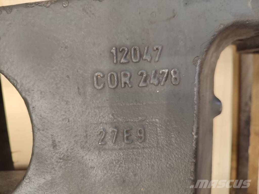 CLAAS Axle lower wishbone 12047 12048 Claas Arion 520 Podvozje in vzmetenje
