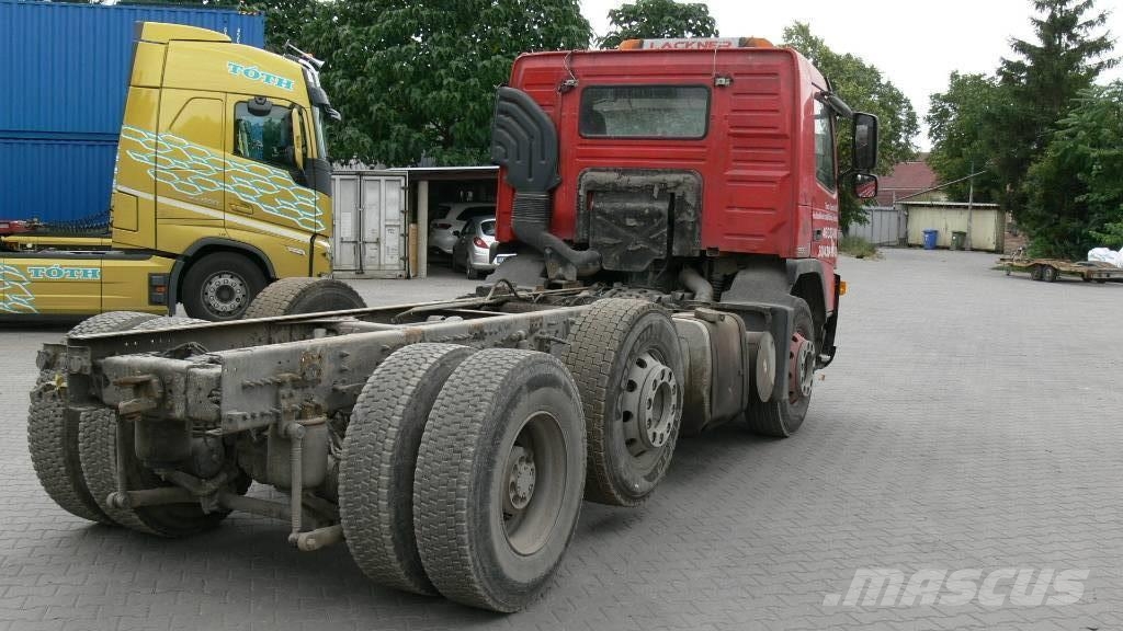 Volvo FM12 4x2 شاحنات بمقصورة وهيكل