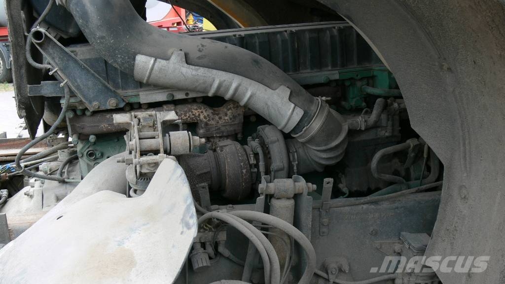 Volvo FM12 4x2 شاحنات بمقصورة وهيكل