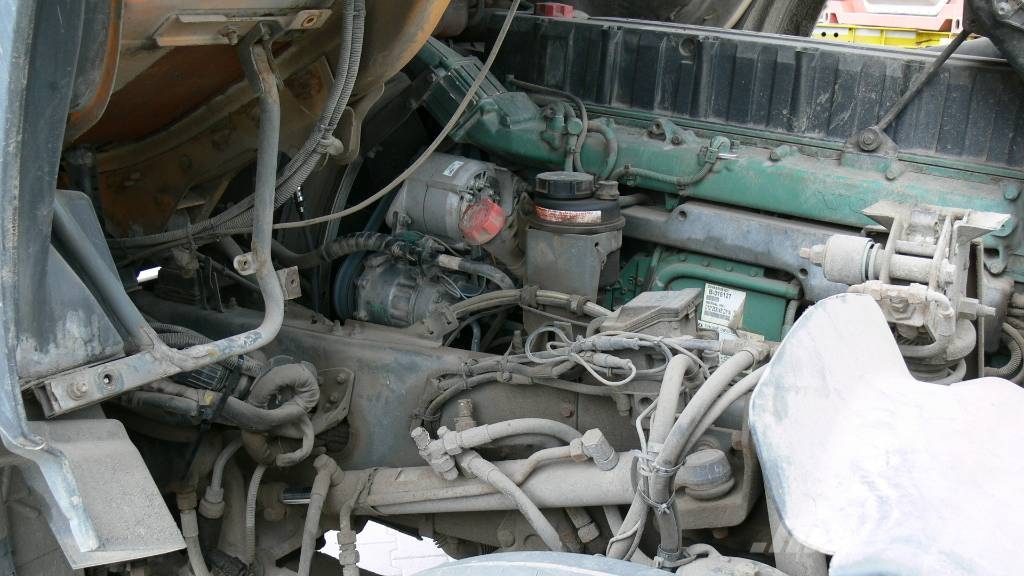 Volvo FM12 4x2 شاحنات بمقصورة وهيكل