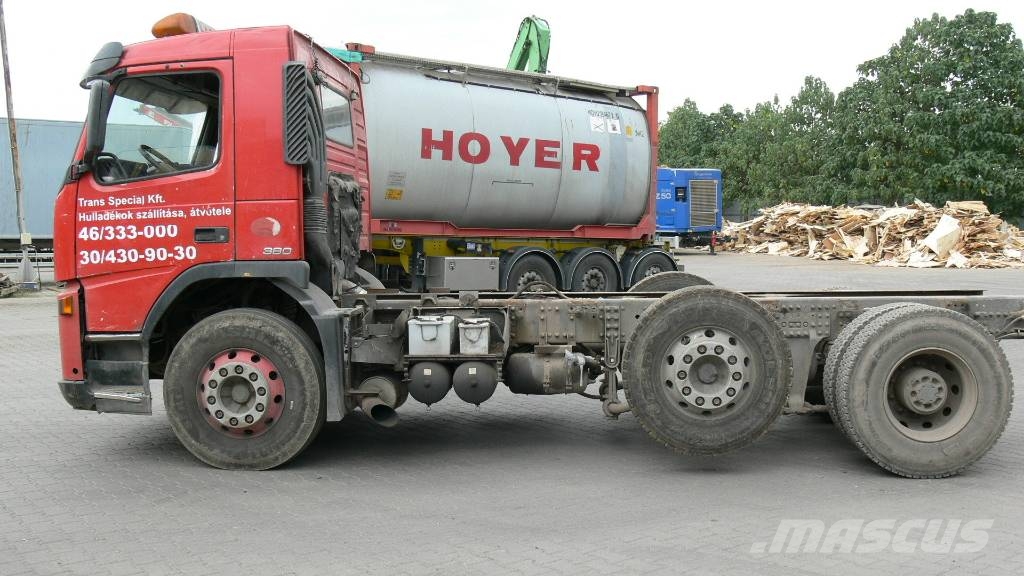 Volvo FM12 4x2 شاحنات بمقصورة وهيكل
