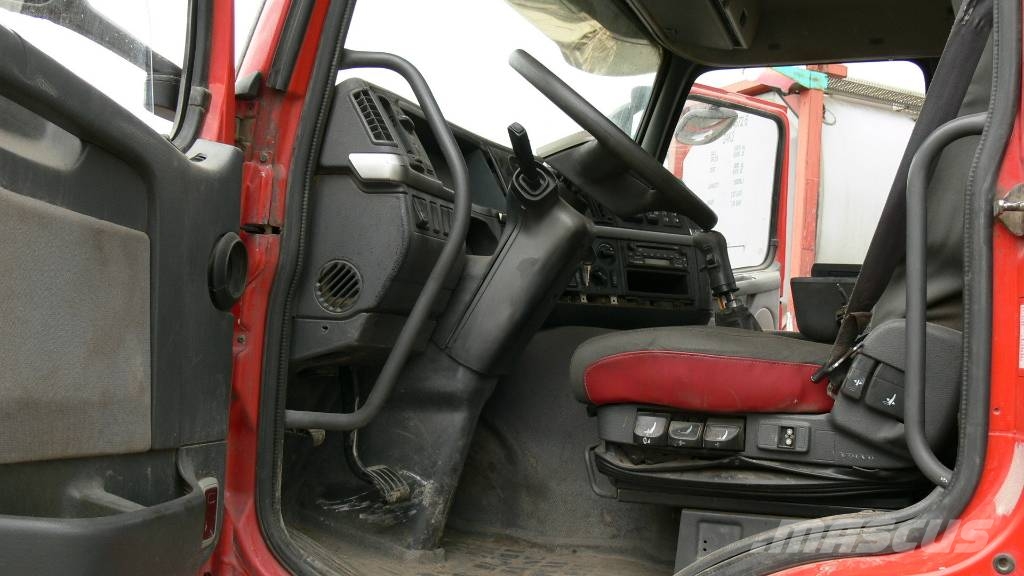 Volvo FM12 4x2 شاحنات بمقصورة وهيكل