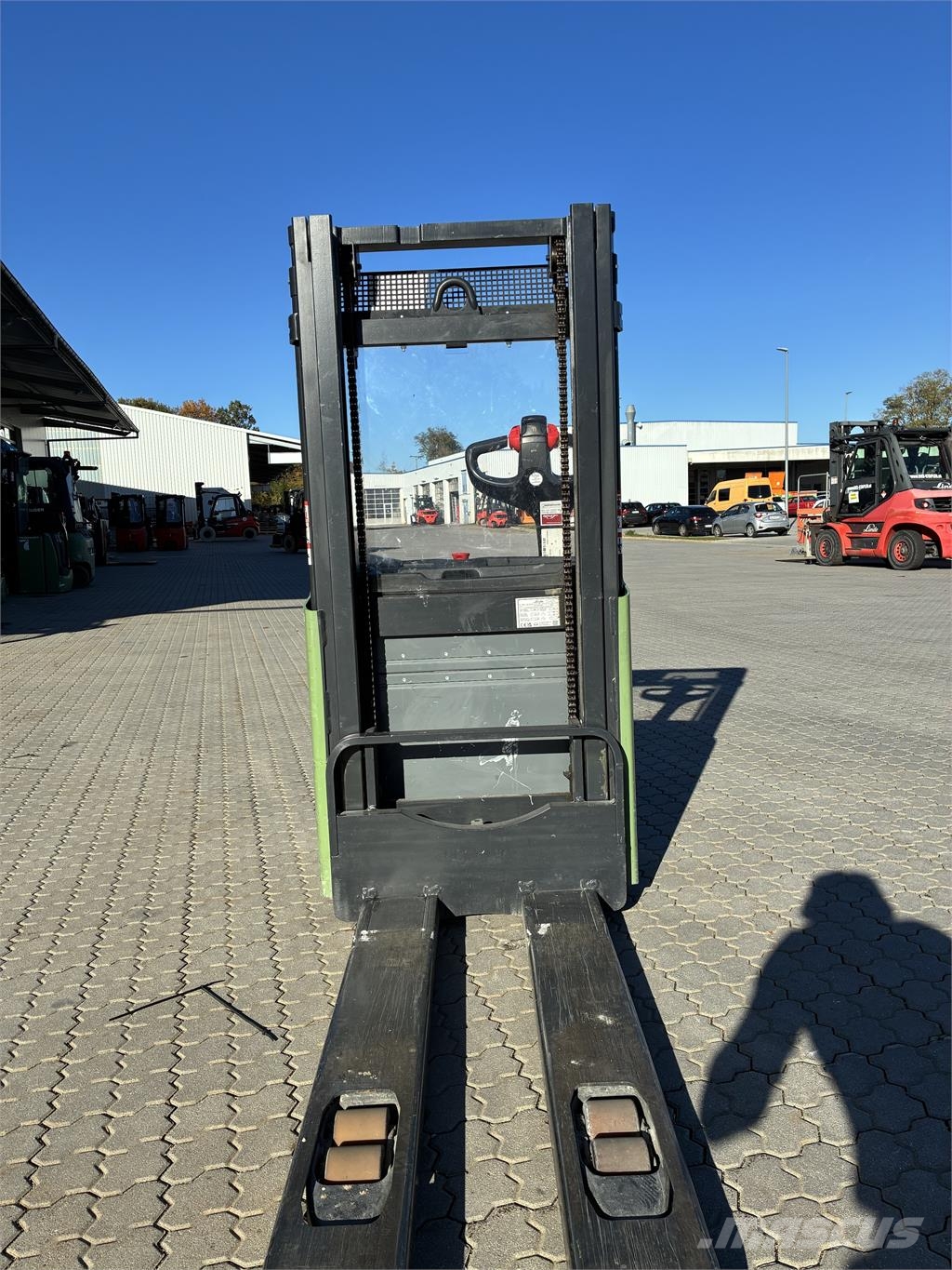 Linde L12 自走式スタッカー