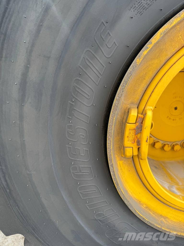 Komatsu WA 480-8 Pale gommate