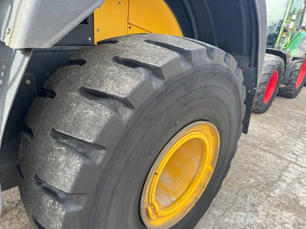 Komatsu WA 480-8 Pale gommate