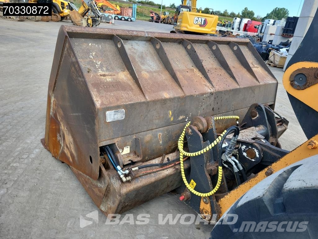 CASE 821 G Wielladers