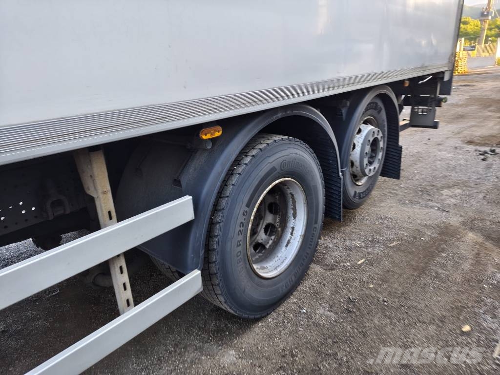 Iveco Stralis 260 S31 Camiones portavehículos