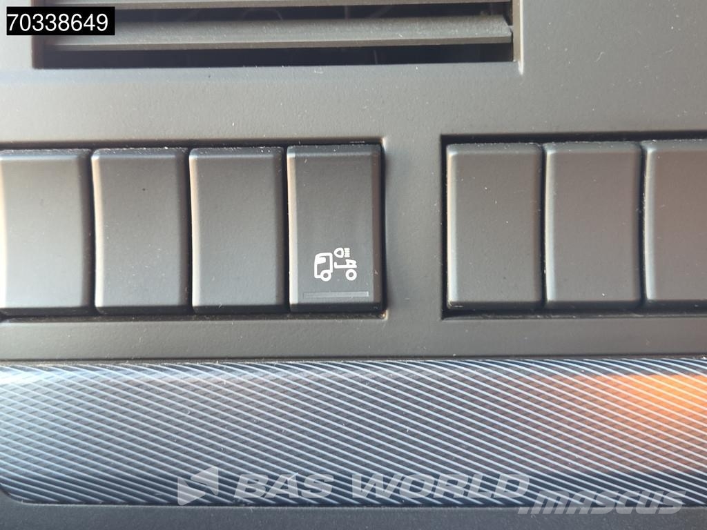 Volvo FH 460 4X2 Globe Mega 2x Tanks I-ParkCool Navi ACC Тягачі