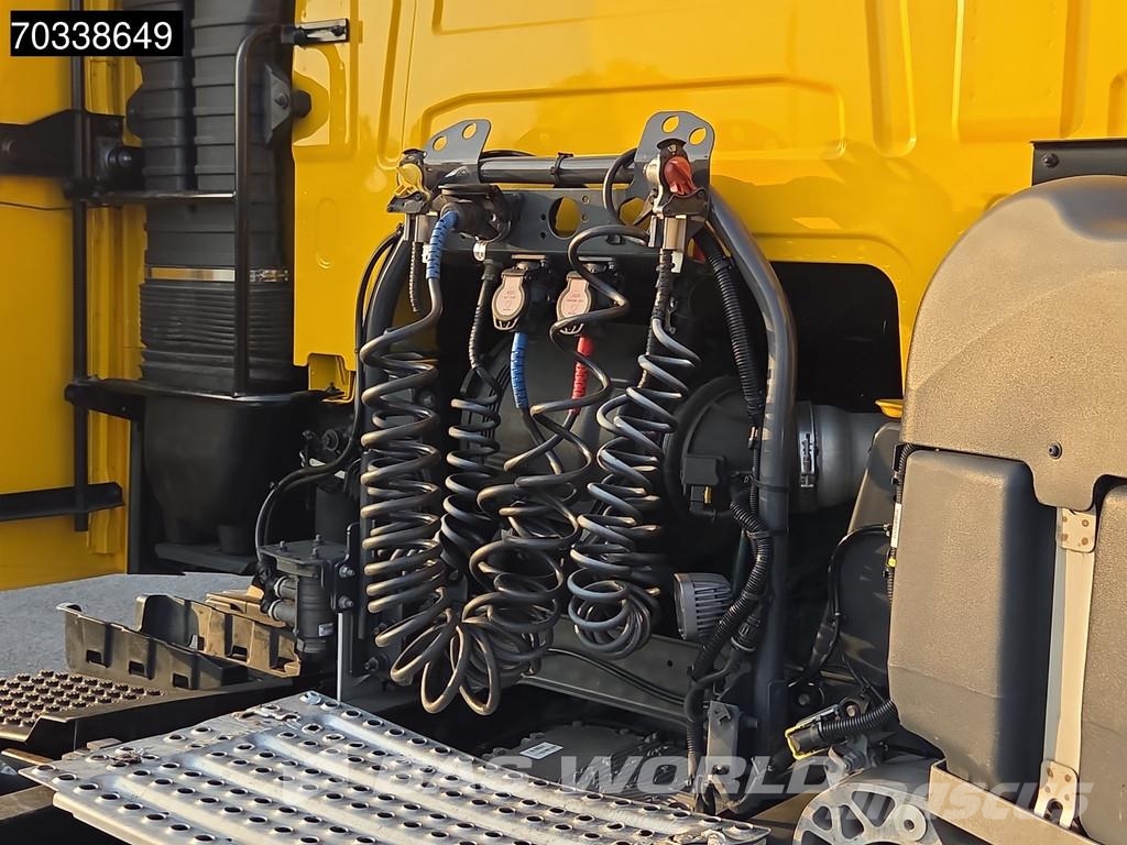Volvo FH 460 4X2 Globe Mega 2x Tanks I-ParkCool Navi ACC Тягачі