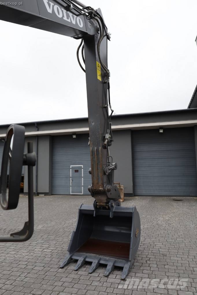 Volvo EC 140 EL حفارات زحافة