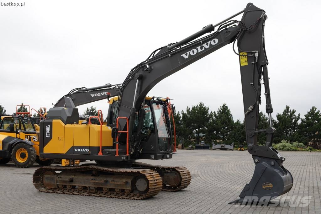 Volvo EC 140 EL حفارات زحافة