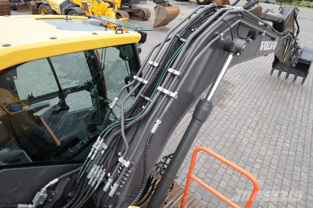Volvo EC 140 EL حفارات زحافة
