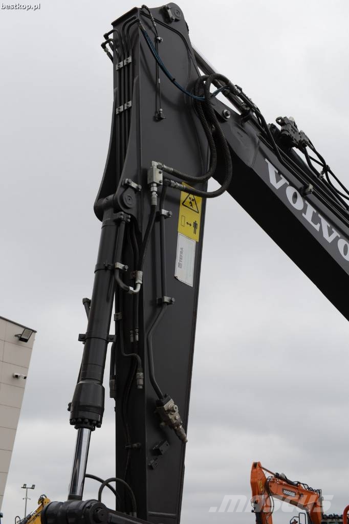 Volvo EC 140 EL حفارات زحافة
