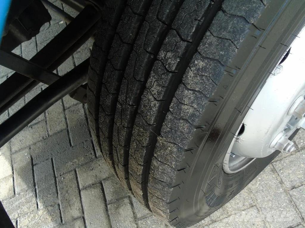 Mercedes-Benz Atego 1218 + euro 5 + lift Samochody ciężarowe ze skrzynią zamkniętą