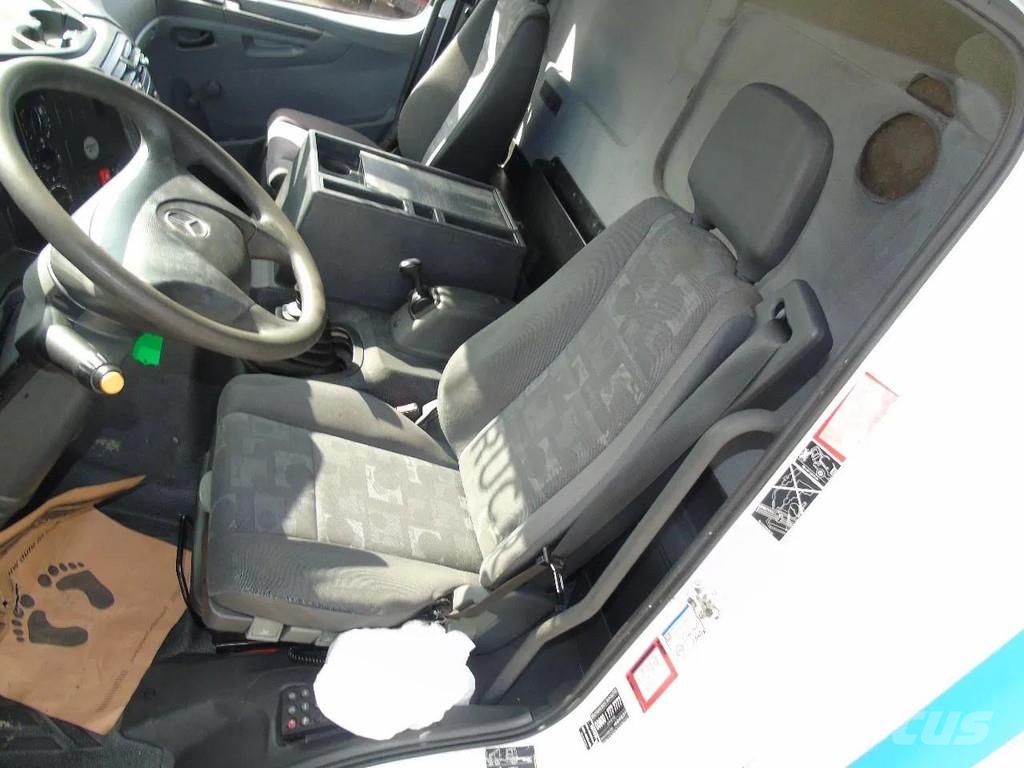 Mercedes-Benz Atego 1218 + euro 5 + lift Samochody ciężarowe ze skrzynią zamkniętą