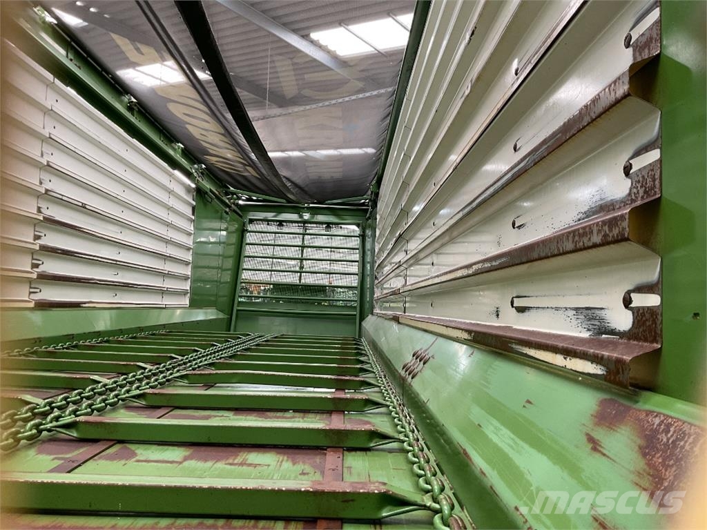 Krone TX 560 معدات التعامل مع المواد ووضعها