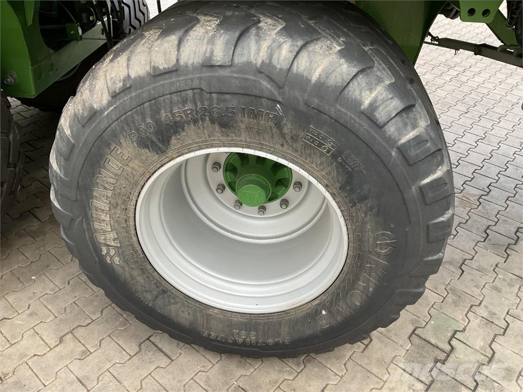 Krone TX 560 معدات التعامل مع المواد ووضعها