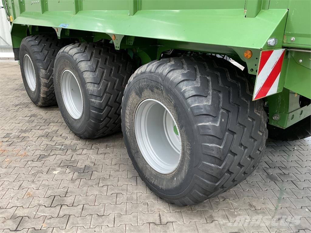 Krone TX 560 معدات التعامل مع المواد ووضعها