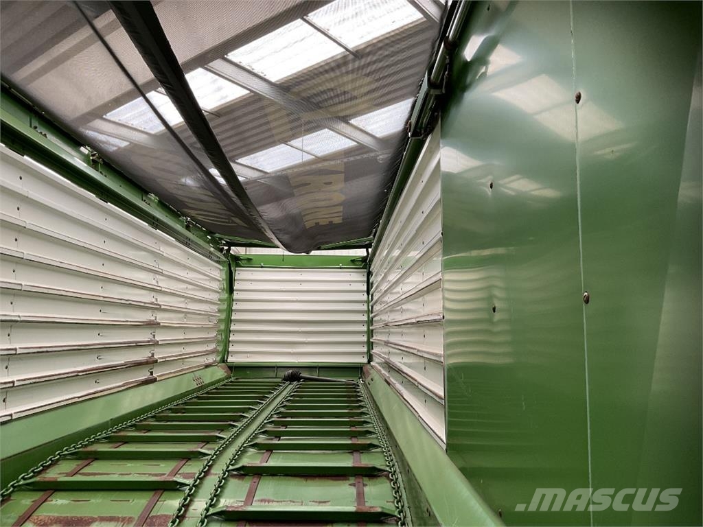 Krone TX 560 معدات التعامل مع المواد ووضعها