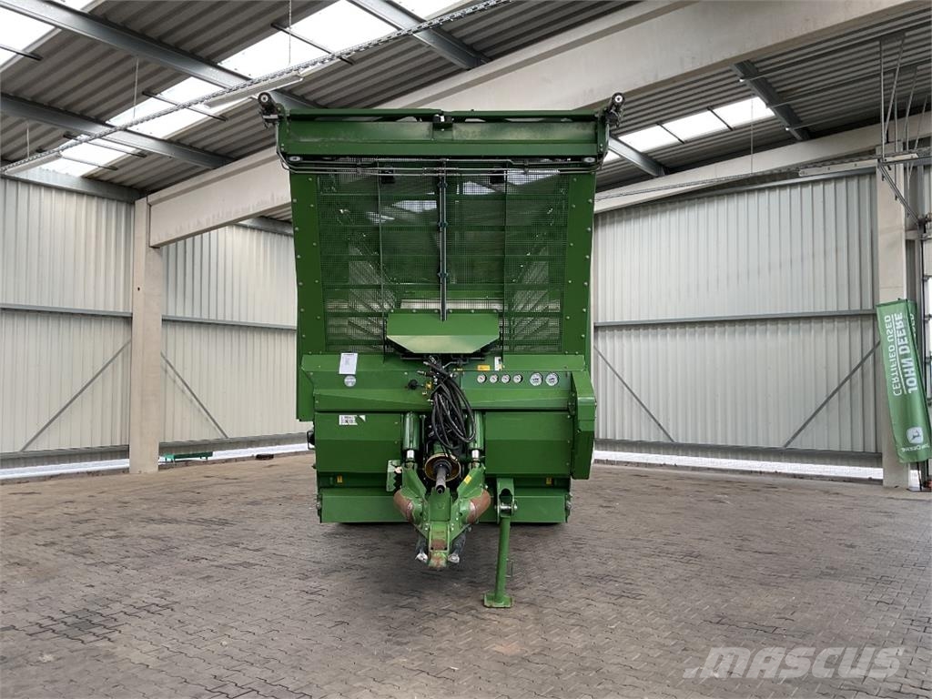 Krone TX 560 معدات التعامل مع المواد ووضعها