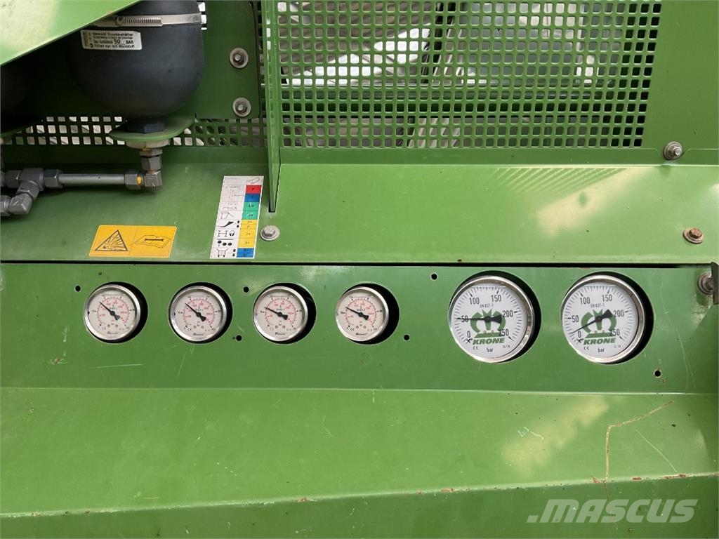 Krone TX 560 معدات التعامل مع المواد ووضعها