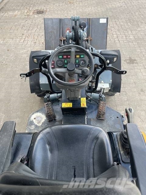 GiANT V452T X-TRA HD لوادر صغيرة