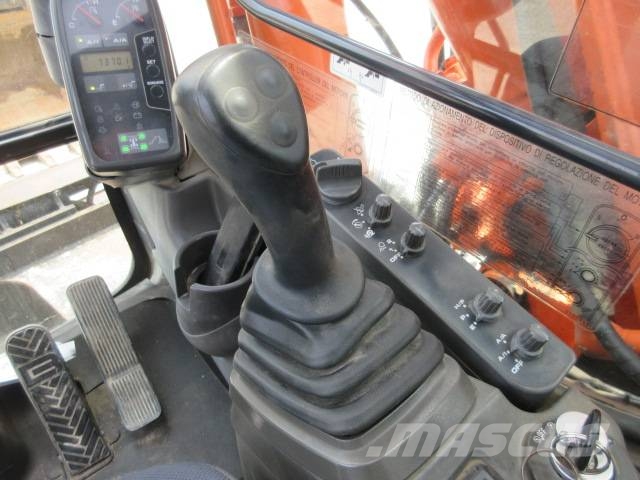 Hitachi ZX 160 W Gumikerekes kotrók