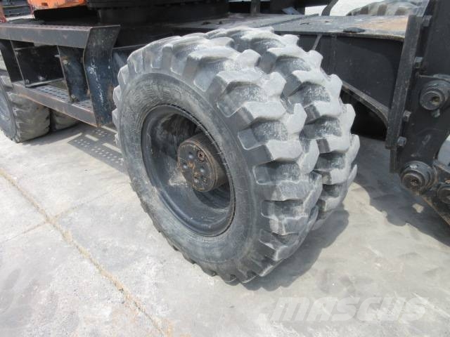 Hitachi ZX 160 W Gumikerekes kotrók