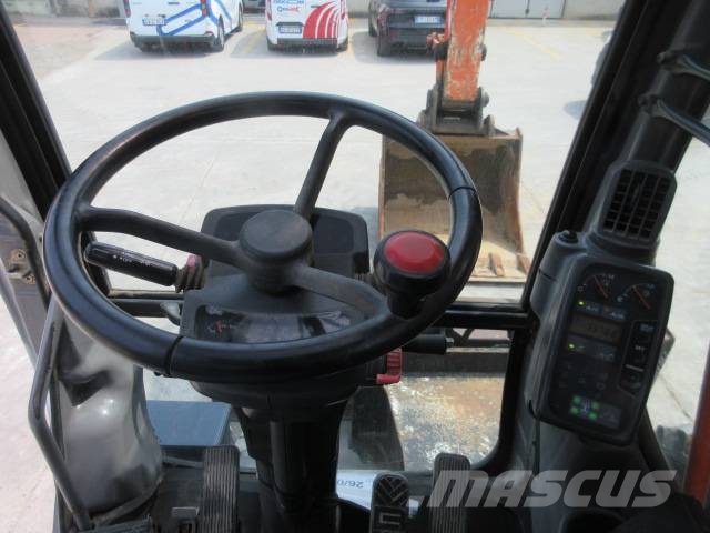 Hitachi ZX 160 W Gumikerekes kotrók