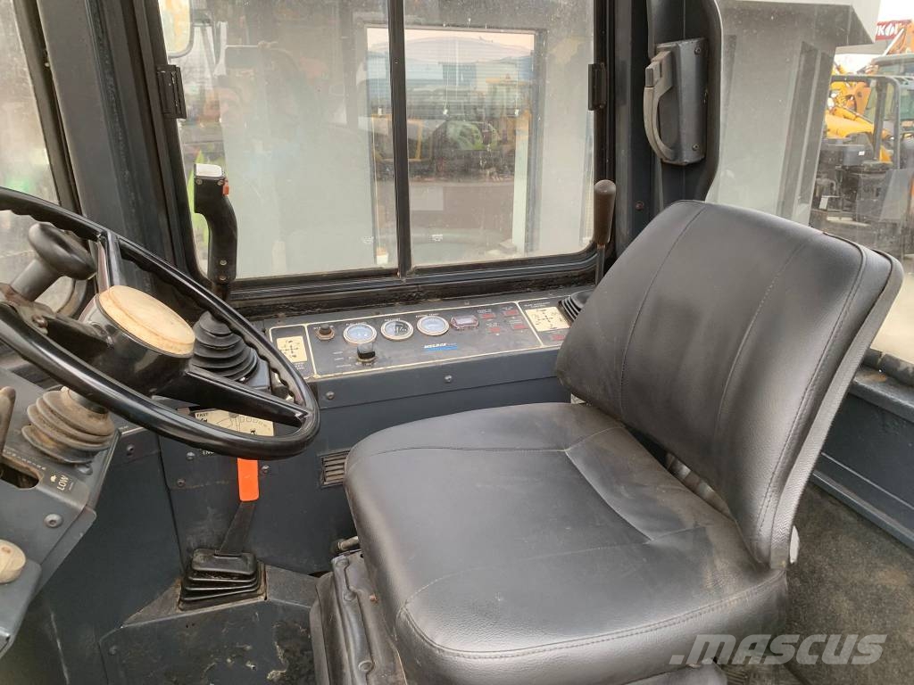 Bobcat 2400 Фронтальні навантажувачі