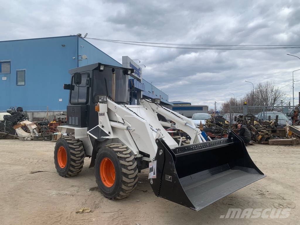 Bobcat 2400 Фронтальні навантажувачі