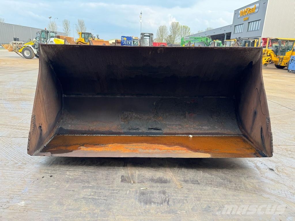 CAT 980 Buckets