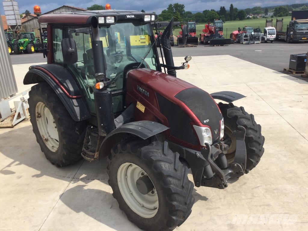 Valtra N123 Трактора